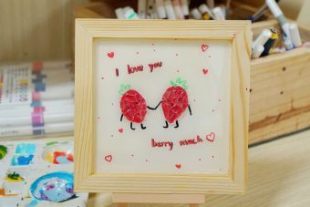 Tranh " I love you berry much " Tái Chế Từ Thủy Tinh – HTX2019